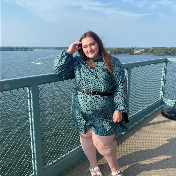 Meet your Posher, Mia - Picture 5 of 5